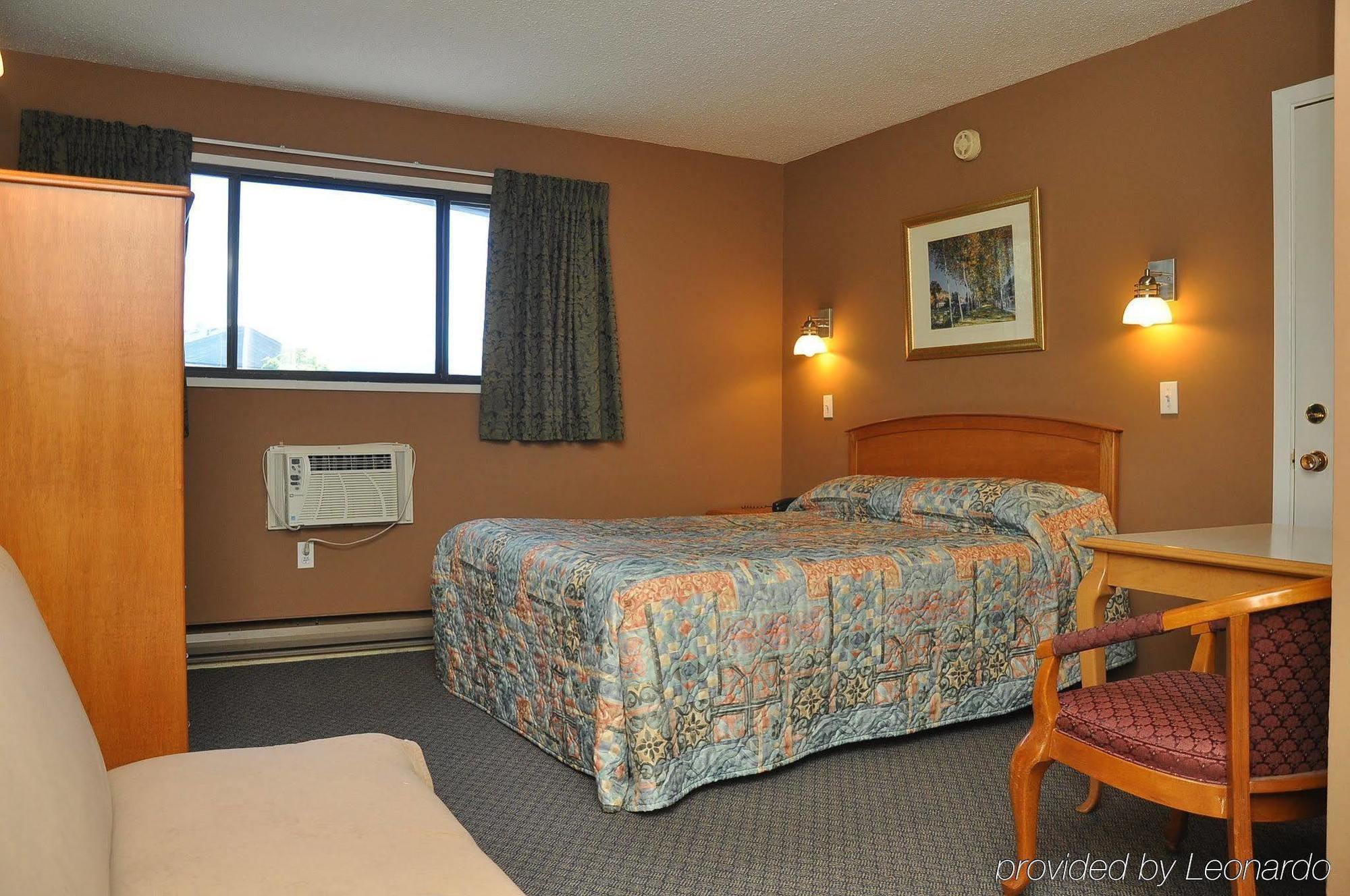 Canadas Best Value Inn Kelowna Pokoj fotografie